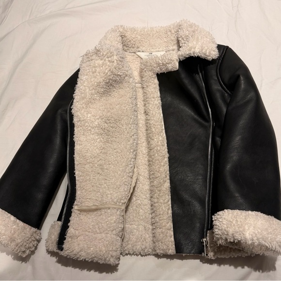 VGUC H&M Faux Leather Faux Wool Stylish Black and White Jacket, Unisex (6-7 yrs) - Picture 6 of 14